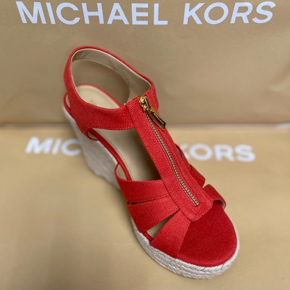 Michael Kors - Picture 2 of 3